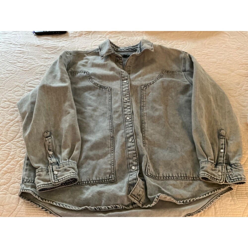 Women Wild Fable Denim Button-Up Shirt Light Blue Long Sleeve Size M